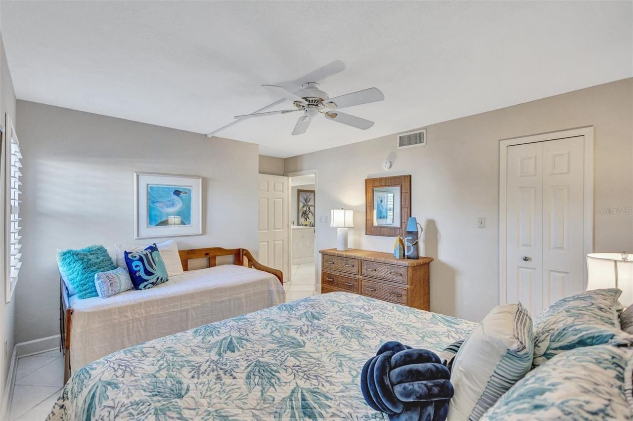 420 Beach Road, Unit 203, Sarasota, FL 34242 Photo