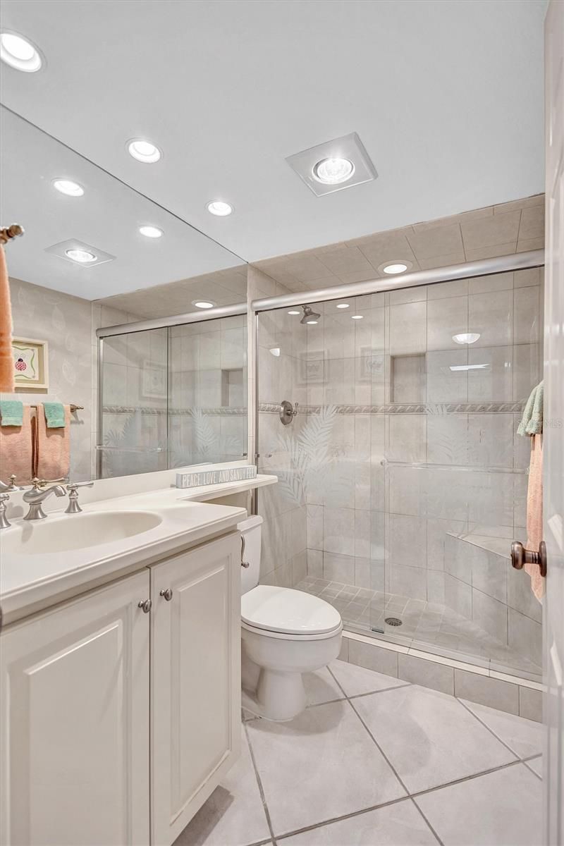 420 Beach Road, Unit 203, Sarasota, FL 34242 Photo