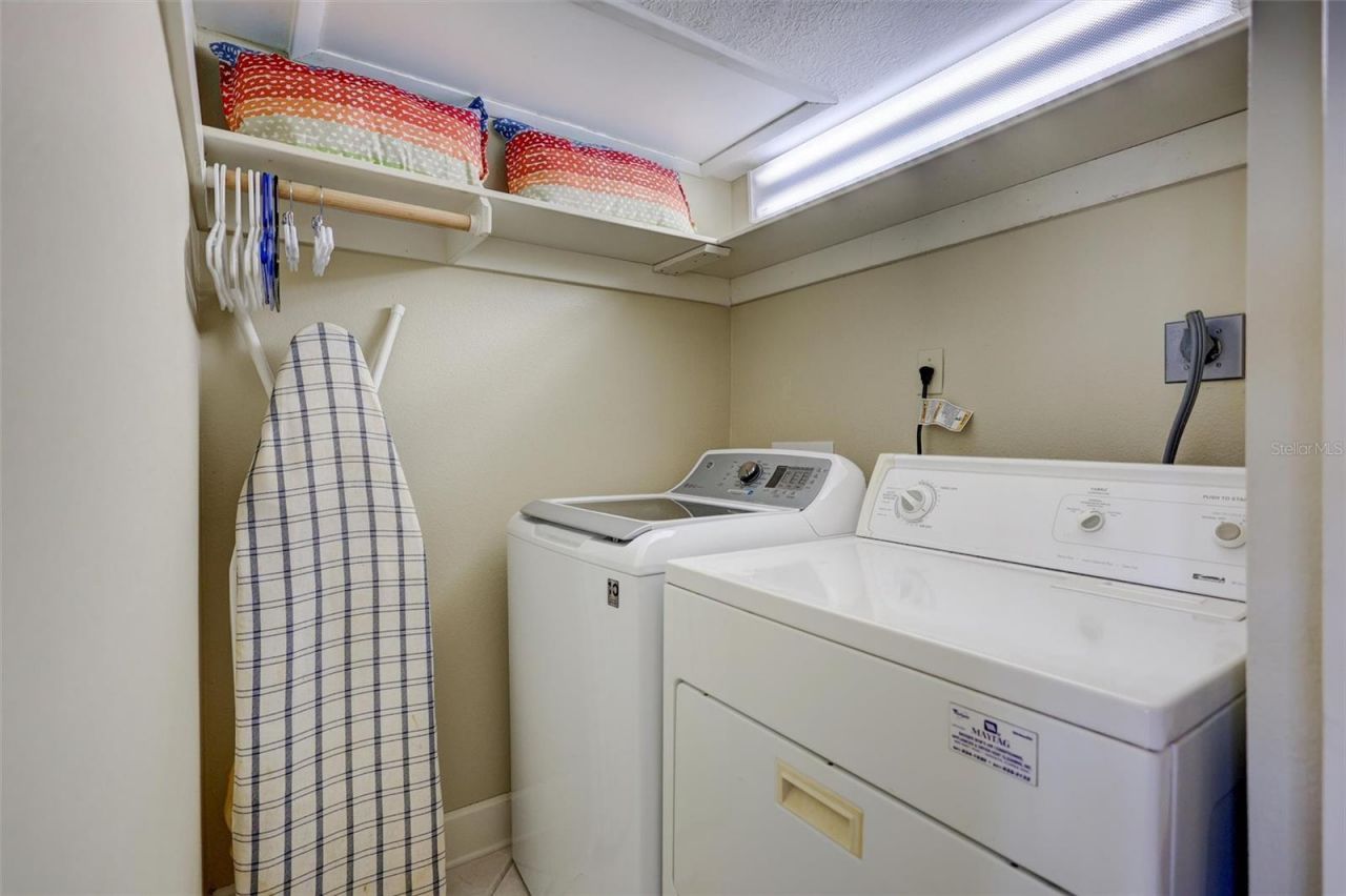 420 Beach Road, Unit 203, Sarasota, FL 34242 Photo