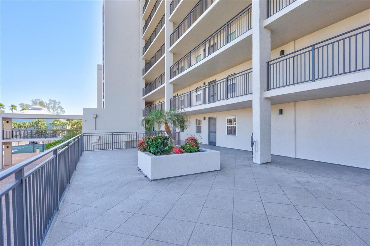 420 Beach Road, Unit 203, Sarasota, FL 34242 Photo