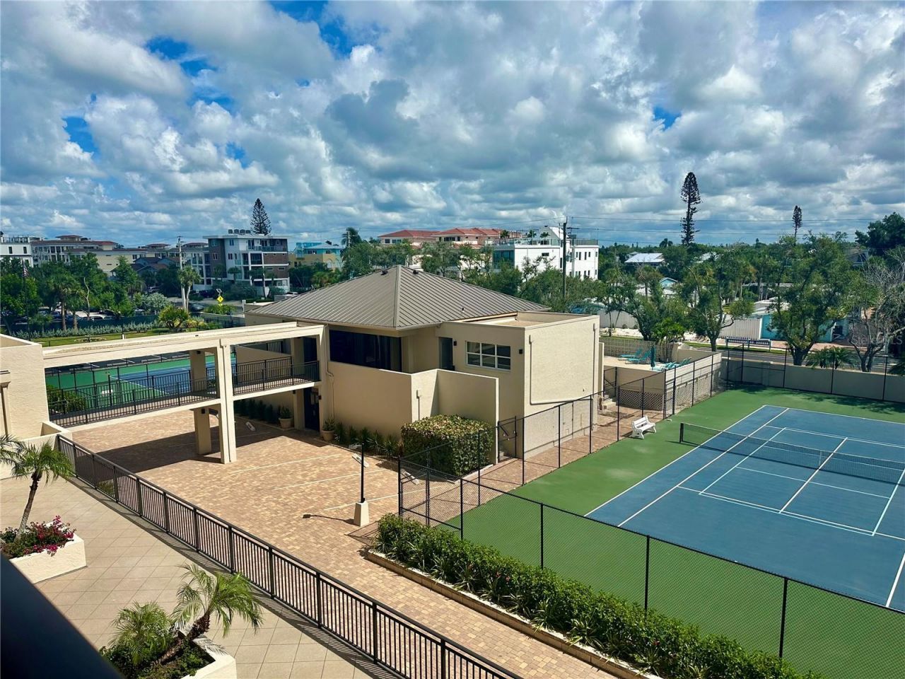 420 Beach Road, Unit 203, Sarasota, FL 34242 Photo