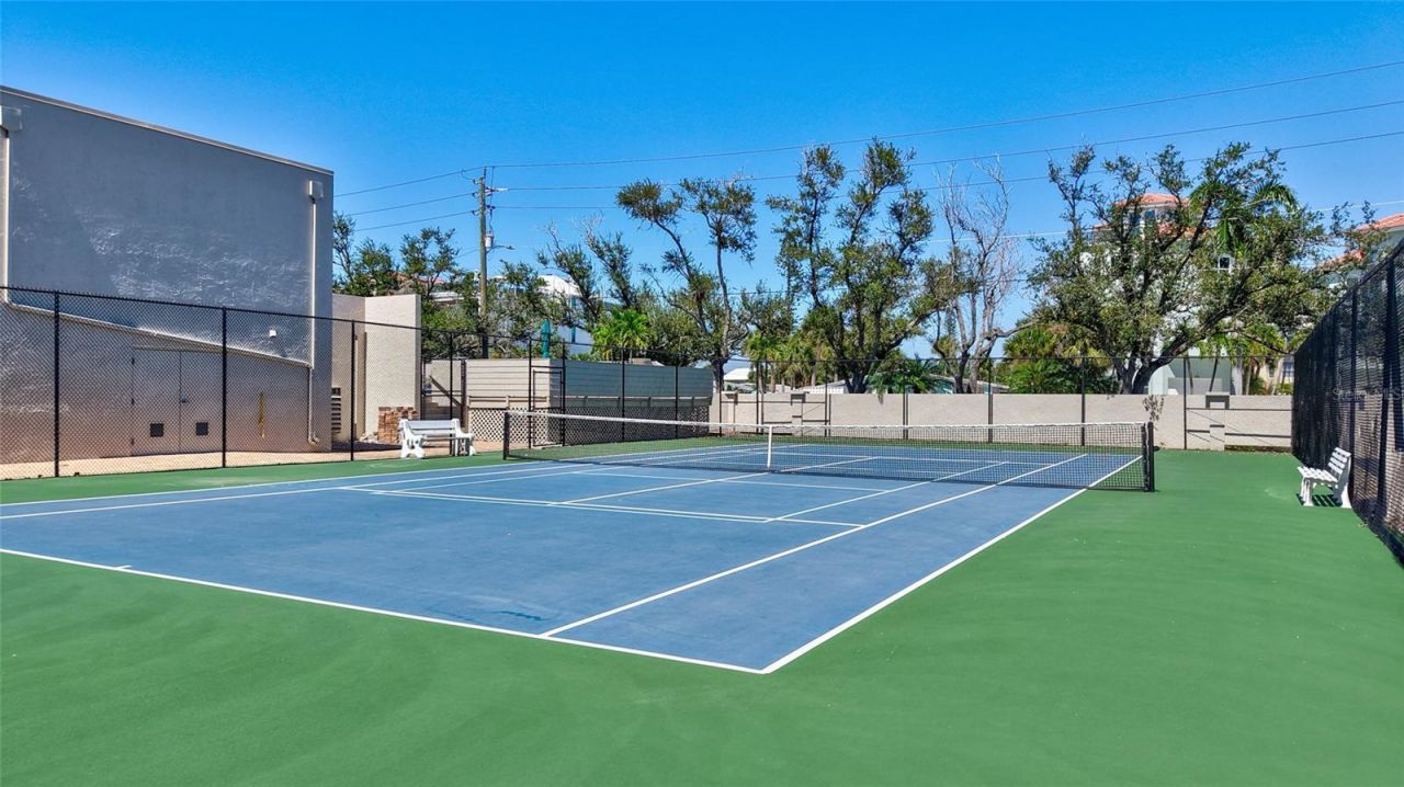 420 Beach Road, Unit 203, Sarasota, FL 34242 Photo