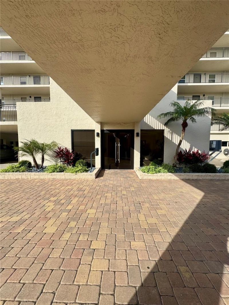420 Beach Road, Unit 203, Sarasota, FL 34242 Photo