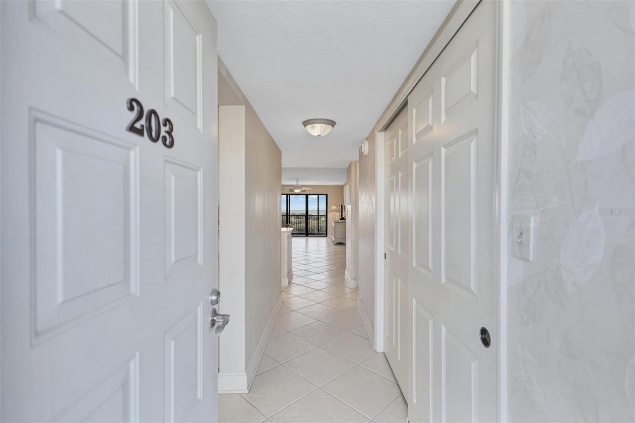 420 Beach Road, Unit 203, Sarasota, FL 34242 Photo