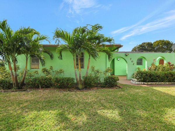 702 SW 23rd Terrace, Boynton Beach, FL 33435