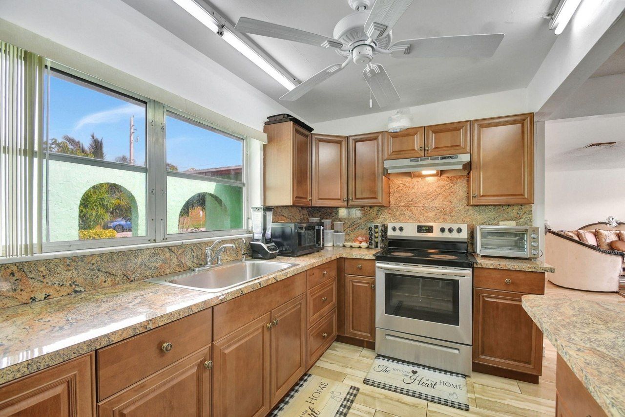 702 SW 23rd Terrace, Boynton Beach, FL 33435 Photo