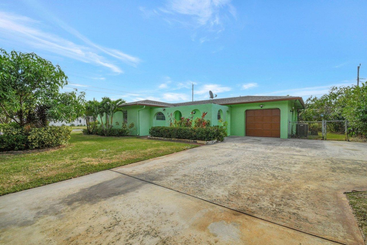 702 SW 23rd Terrace, Boynton Beach, FL 33435 Photo