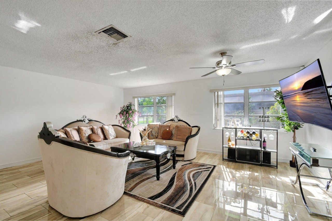 702 SW 23rd Terrace, Boynton Beach, FL 33435 Photo