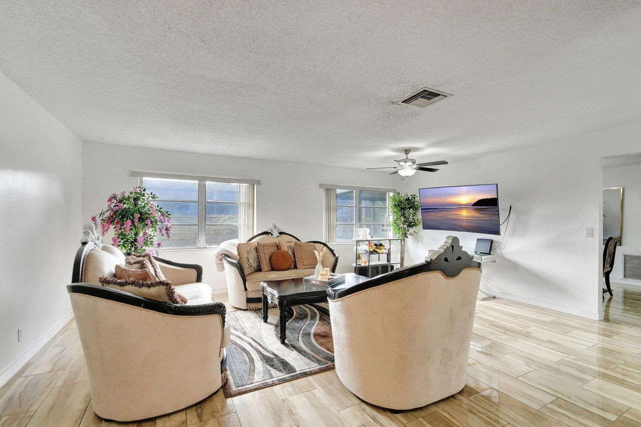 702 SW 23rd Terrace, Boynton Beach, FL 33435 Photo