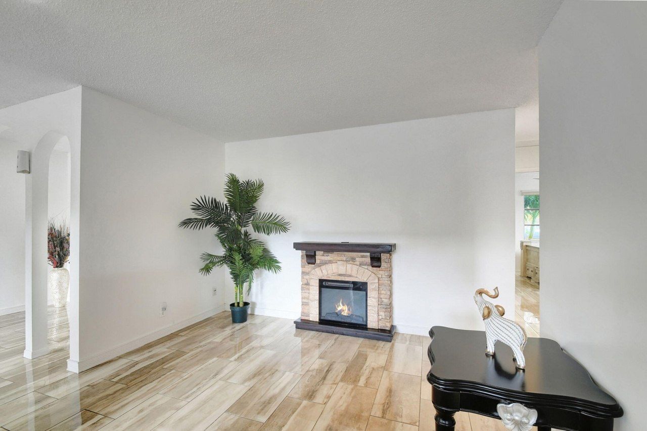 702 SW 23rd Terrace, Boynton Beach, FL 33435 Photo