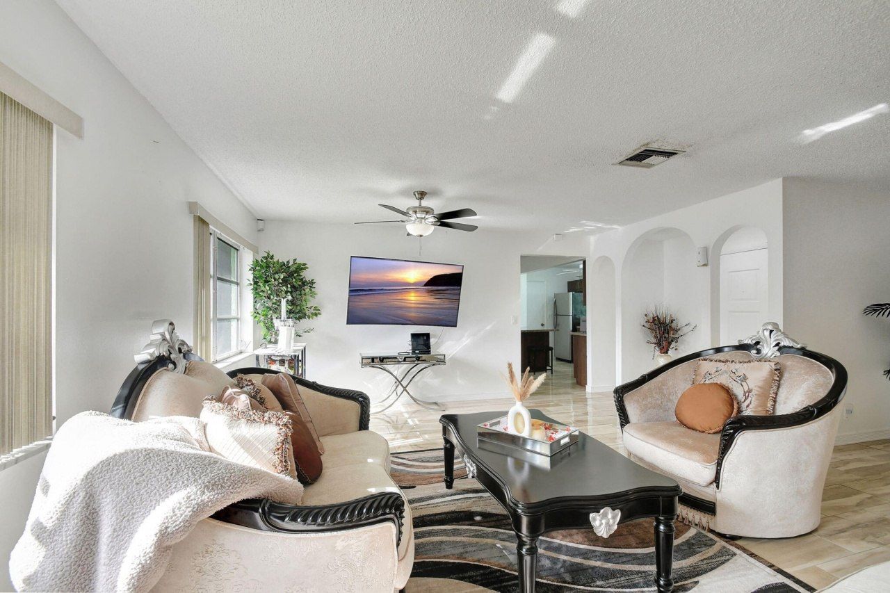 702 SW 23rd Terrace, Boynton Beach, FL 33435 Photo