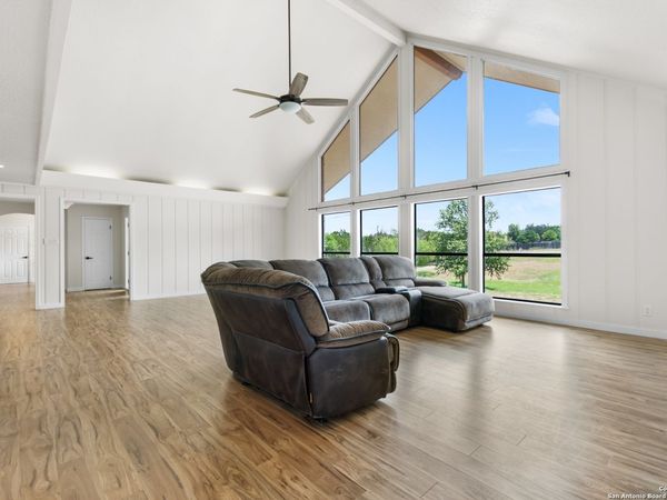 2044 Medina Hwy, Kerrville, TX 78028