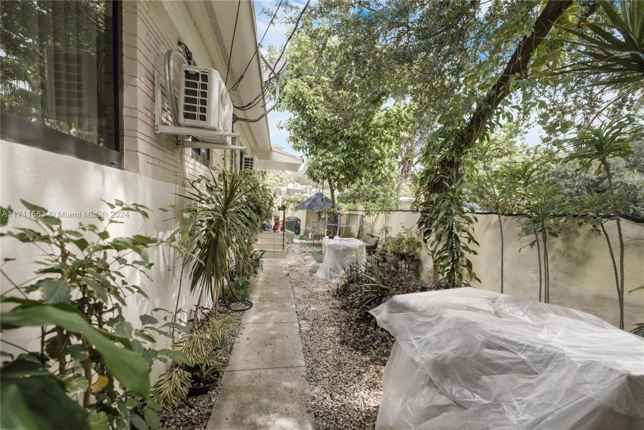 175 NW 68th St, Miami, FL 33150 Photo