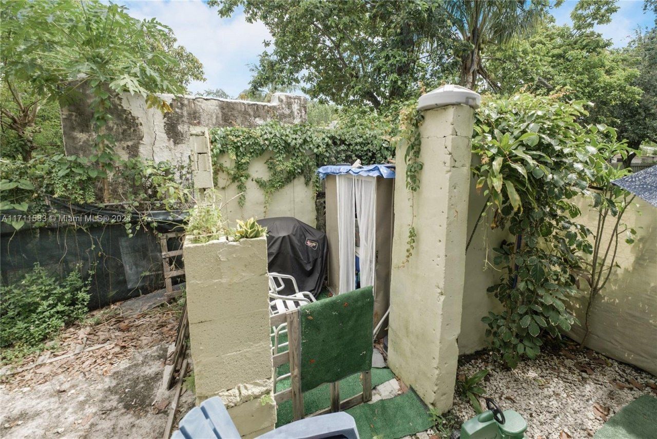 175 NW 68th St, Miami, FL 33150 Photo