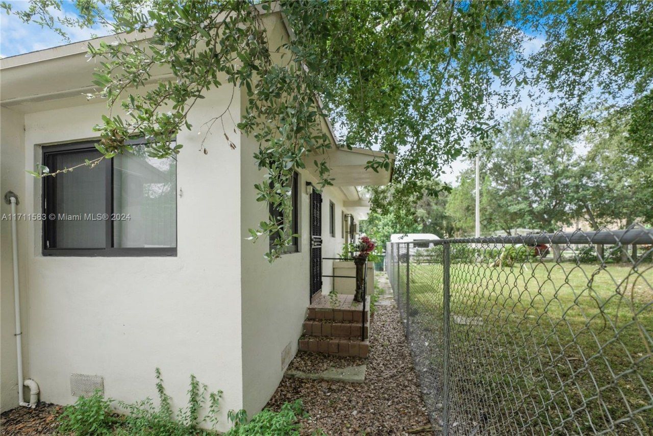 175 NW 68th St, Miami, FL 33150 Photo