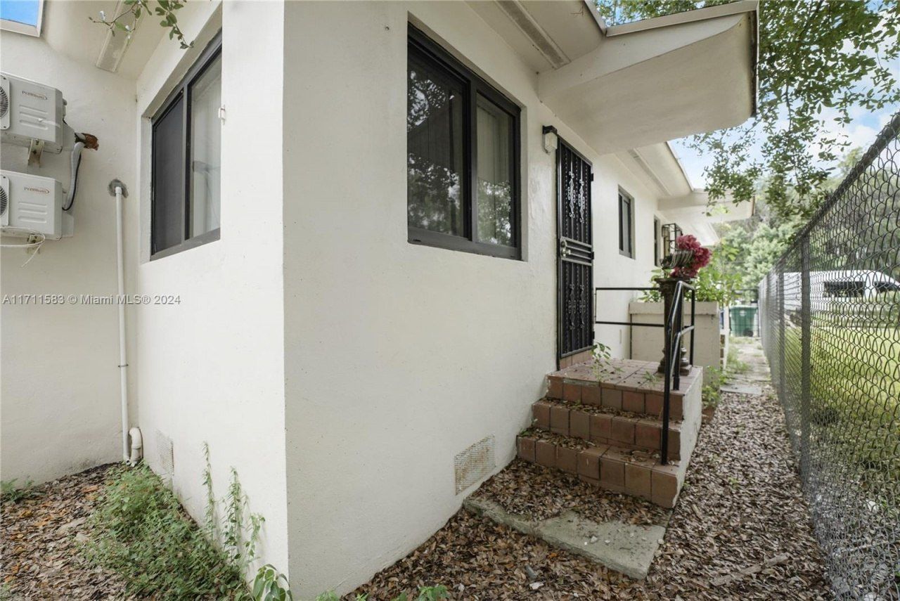 175 NW 68th St, Miami, FL 33150 Photo