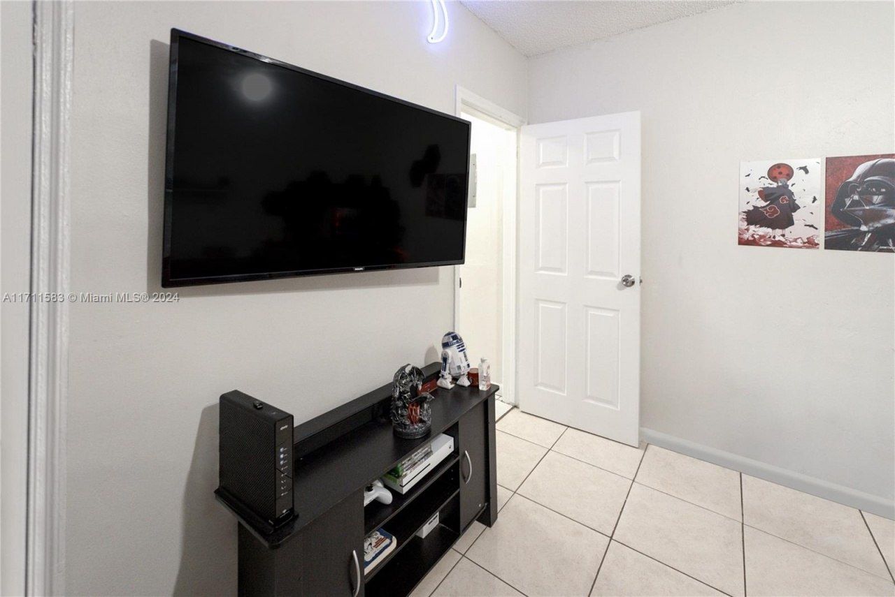 175 NW 68th St, Miami, FL 33150 Photo