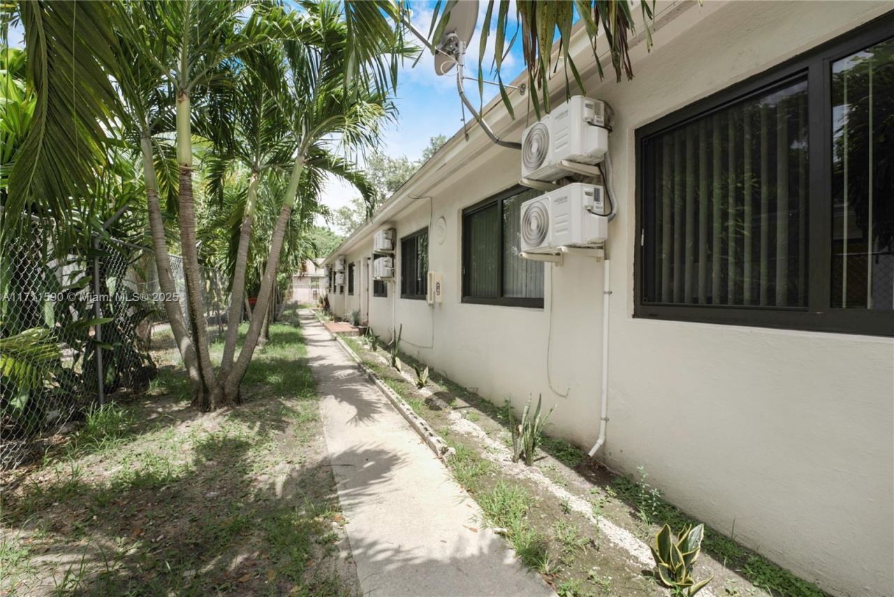 5520 NE 1st Ct, Miami, FL 33137 Photo