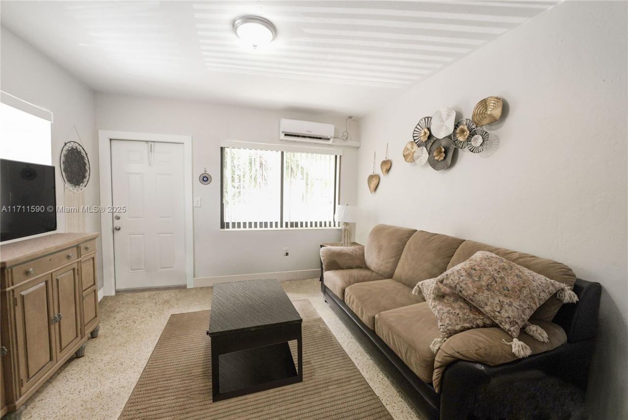 5520 NE 1st Ct, Miami, FL 33137 Photo