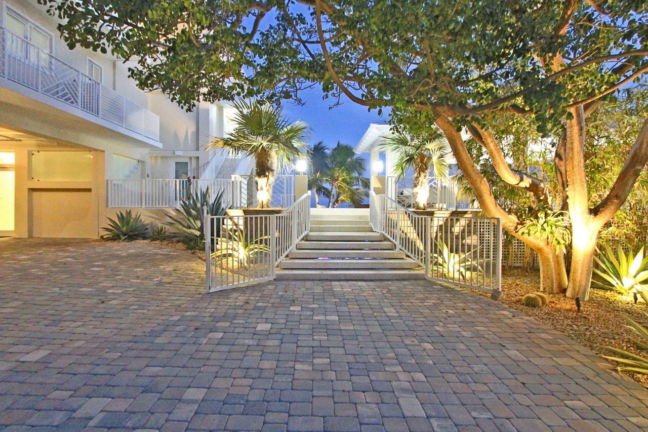 30 Ocean Front Drive, Key Largo, FL 33037 Photo