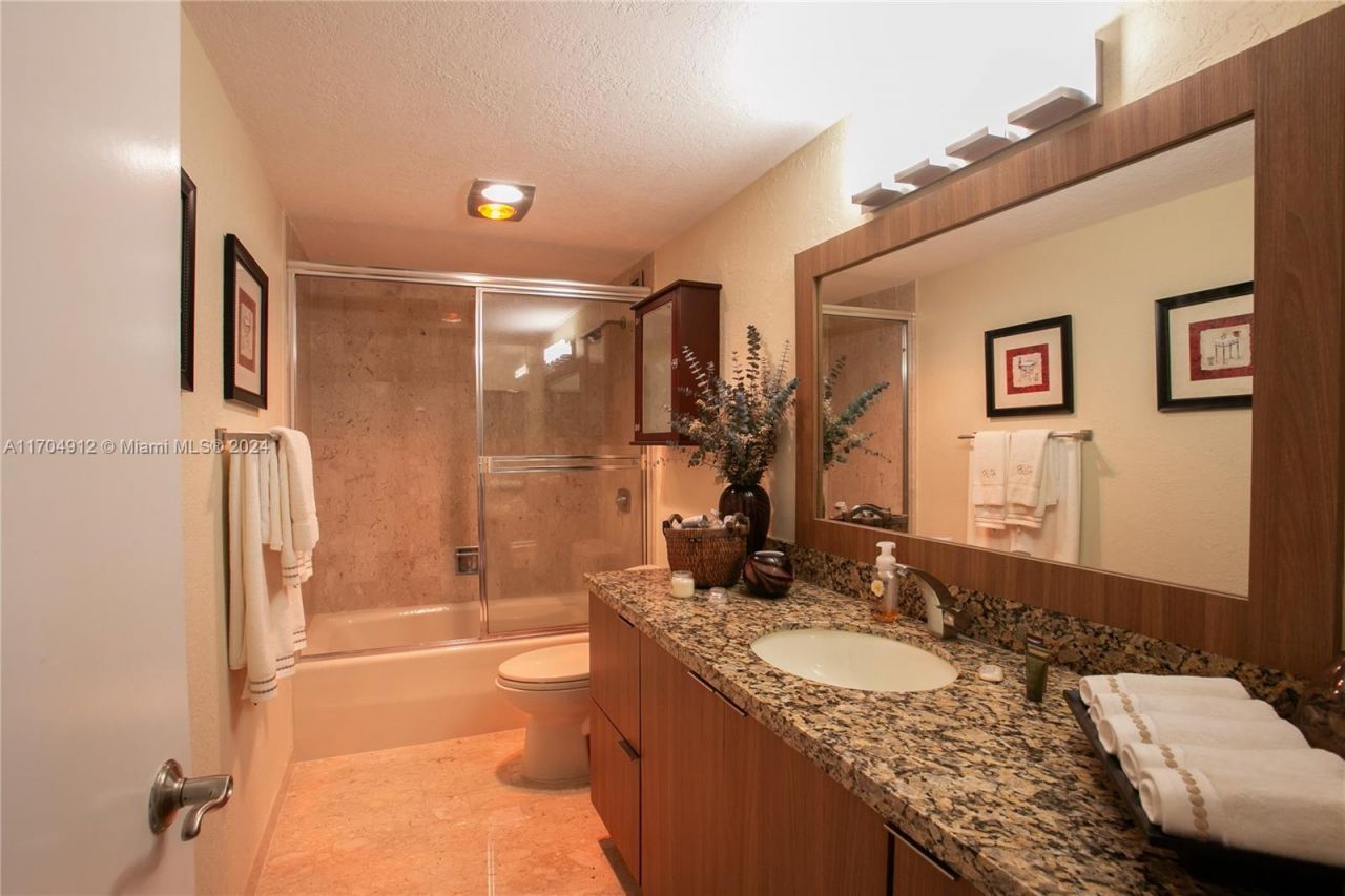 1800 NE 114th St, Unit 1911, Miami, FL 33181 Photo