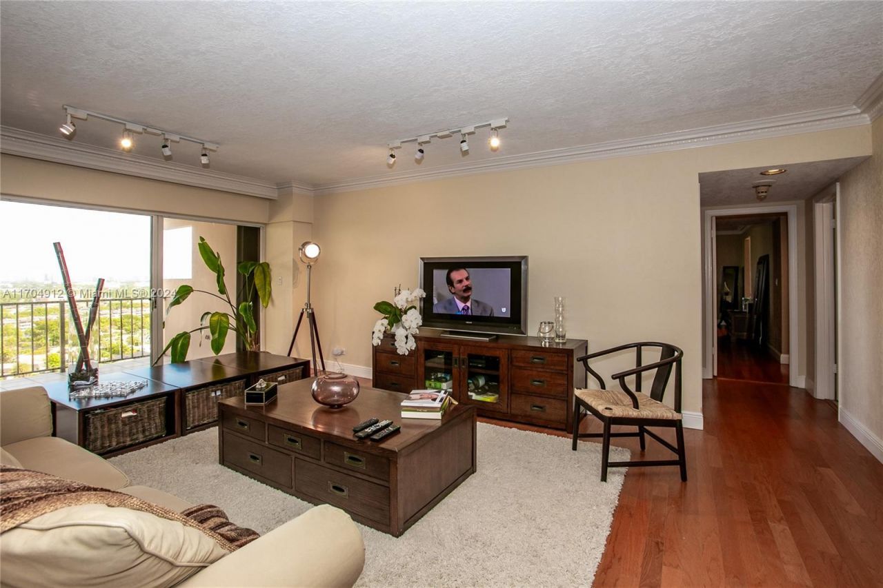 1800 NE 114th St, Unit 1911, Miami, FL 33181 Photo