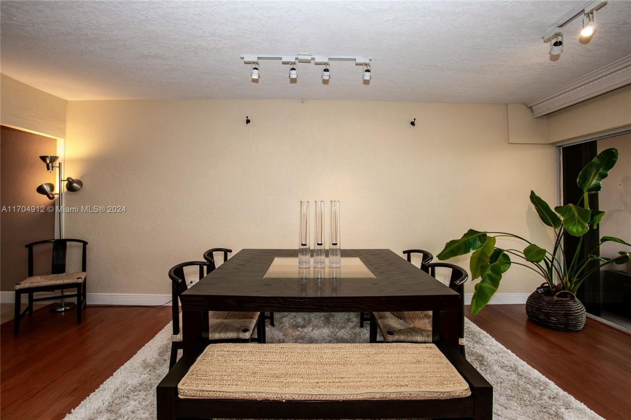 1800 NE 114th St, Unit 1911, Miami, FL 33181 Photo