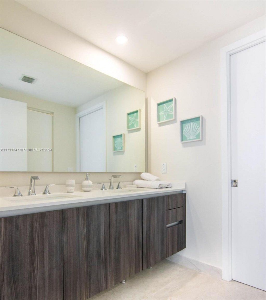 488 NE 18th St, Unit 2705, Miami, FL 33132 Photo