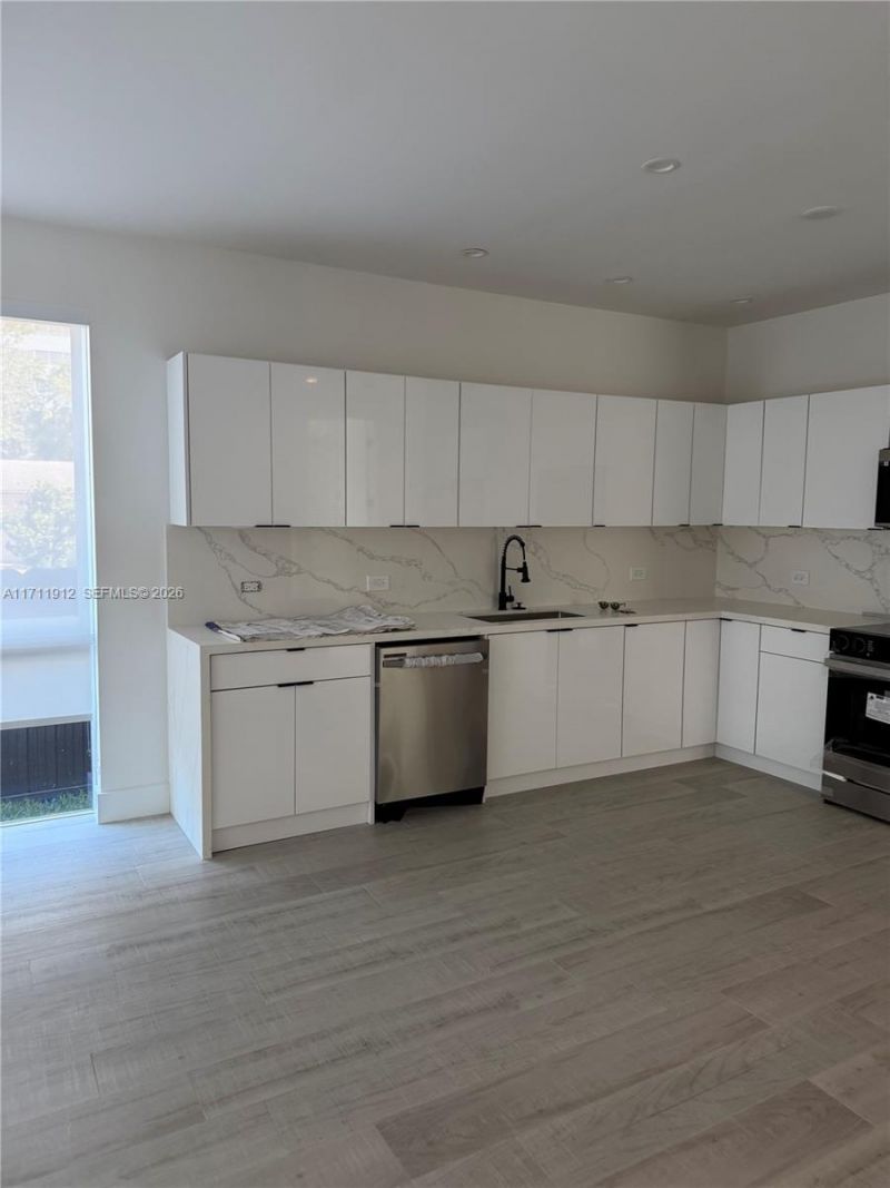 210 SE 10th St, Hallandale Beach, FL 33009 Photo