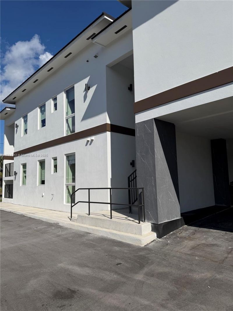 210 SE 10th St, Hallandale Beach, FL 33009 Photo