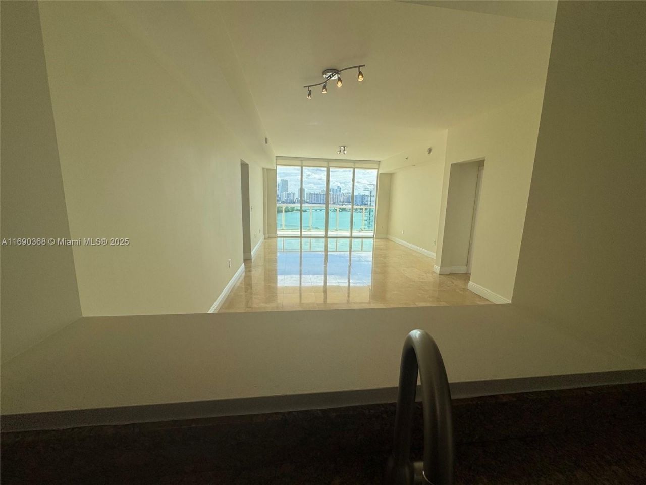 3330 NE 190 St, Unit 1215, Aventura, FL 33180 Photo