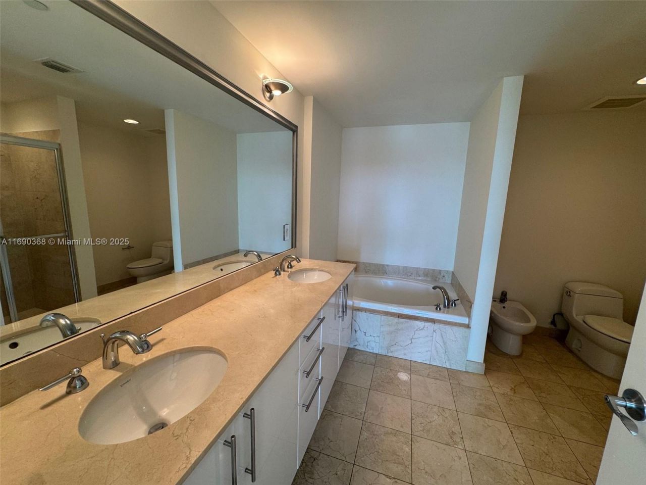 3330 NE 190 St, Unit 1215, Aventura, FL 33180 Photo