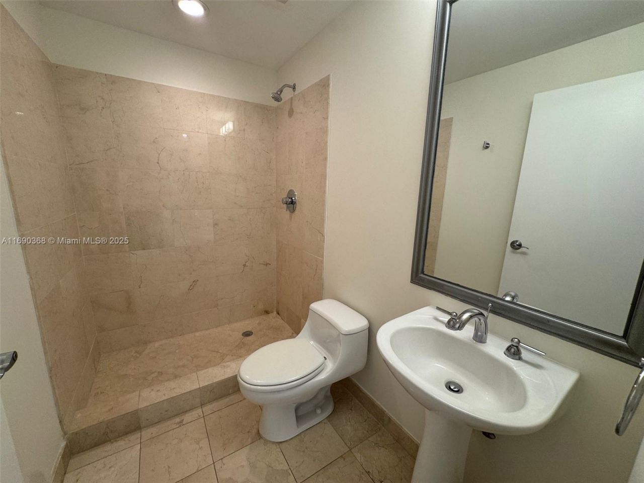 3330 NE 190 St, Unit 1215, Aventura, FL 33180 Photo
