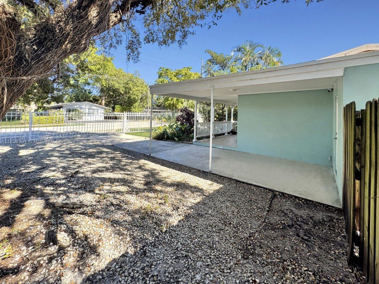 1820 SW 11th Ct, Fort Lauderdale, FL 33312 Photo