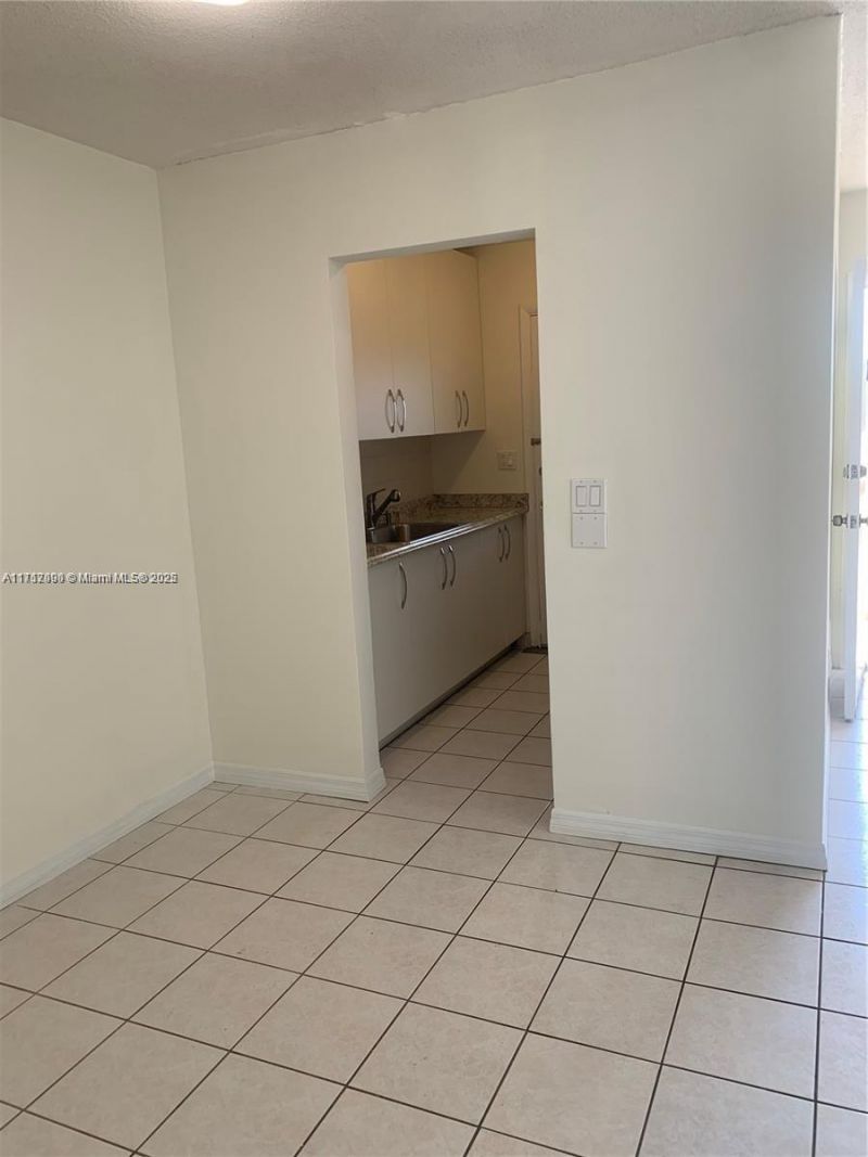1395 NE 167th St, Unit 209, Miami, FL 33162 Photo