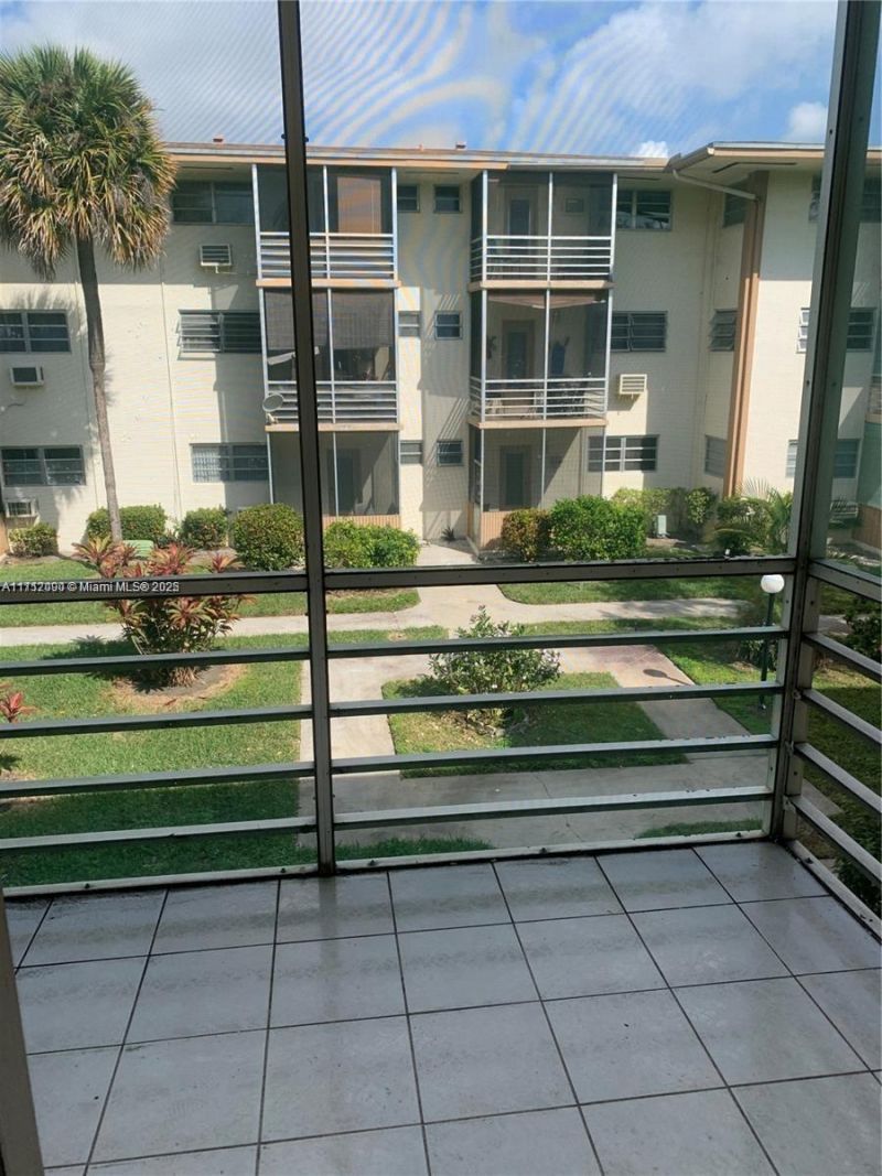 1395 NE 167th St, Unit 209, Miami, FL 33162 Photo