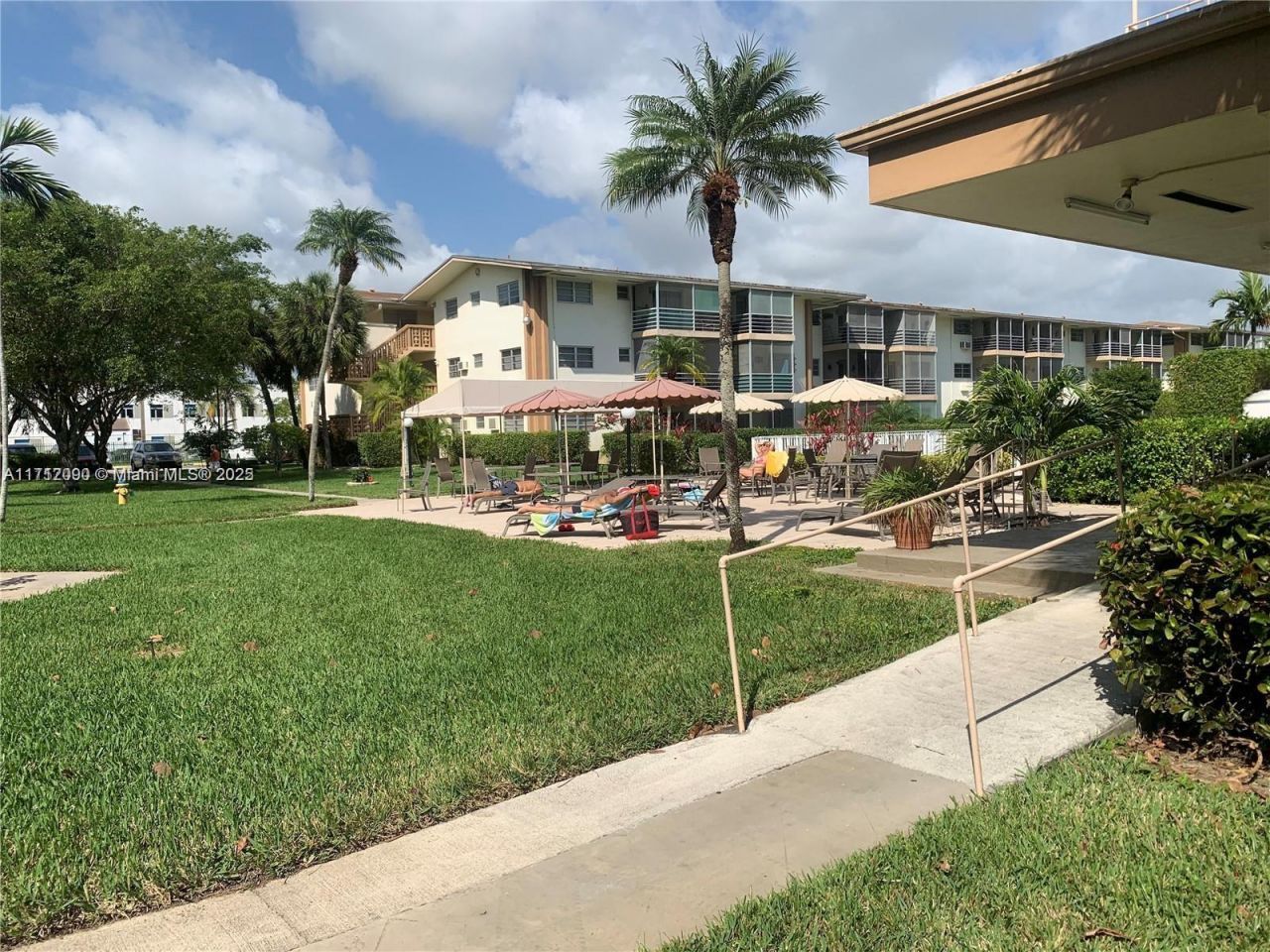 1395 NE 167th St, Unit 209, Miami, FL 33162 Photo