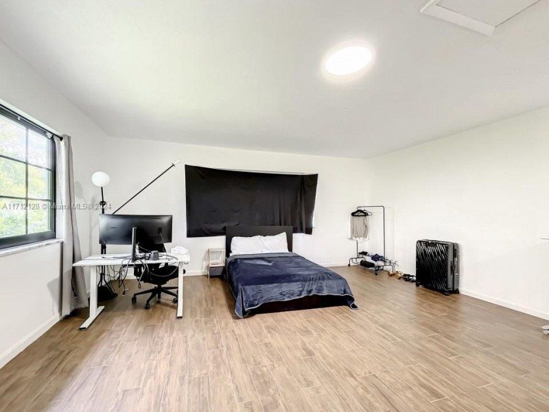 3351 NE 164th St, North Miami Beach, FL 33160 Photo