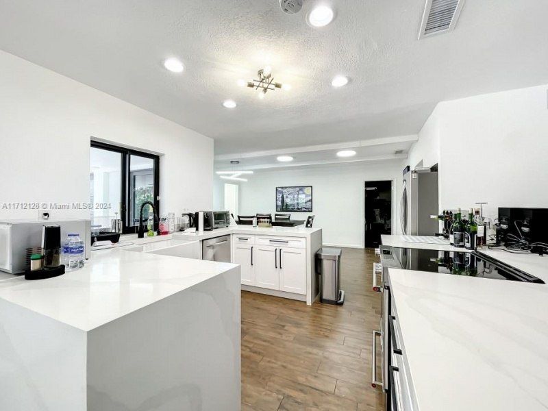 3351 NE 164th St, North Miami Beach, FL 33160 Photo