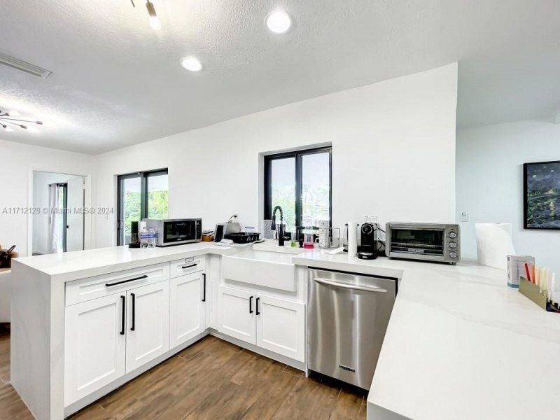 3351 NE 164th St, North Miami Beach, FL 33160 Photo