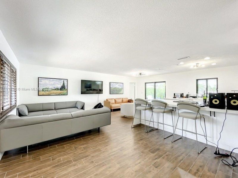 3351 NE 164th St, North Miami Beach, FL 33160 Photo