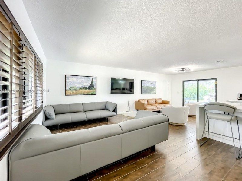 3351 NE 164th St, North Miami Beach, FL 33160 Photo