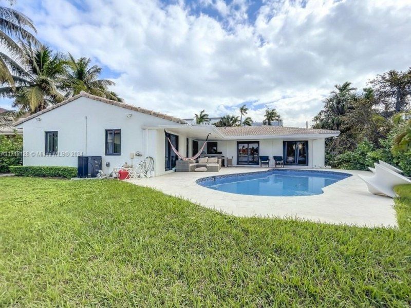 3351 NE 164th St, North Miami Beach, FL 33160 Photo