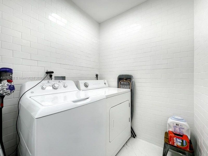 3351 NE 164th St, North Miami Beach, FL 33160 Photo