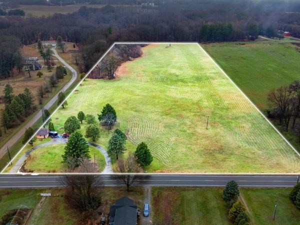 846 N Benton Center Road, Benton Harbor, MI 49022