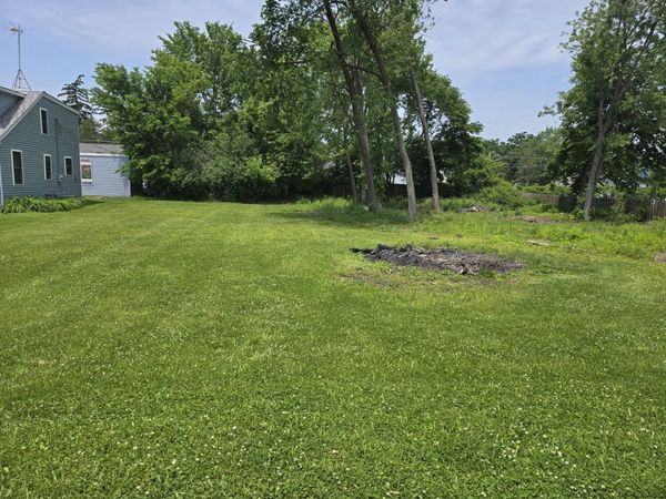 42644 N Lake Drive, Antioch, IL 60002