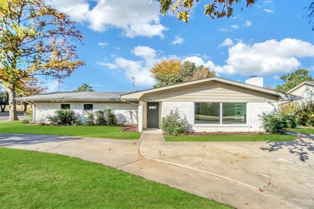 1919 18th Street, Woodward, OK 73801 Main Photo