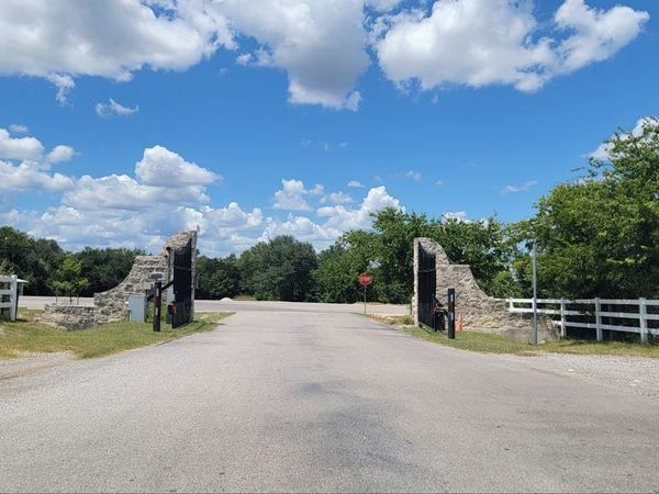 100 Twin Creekview LN, Georgetown, TX 78626