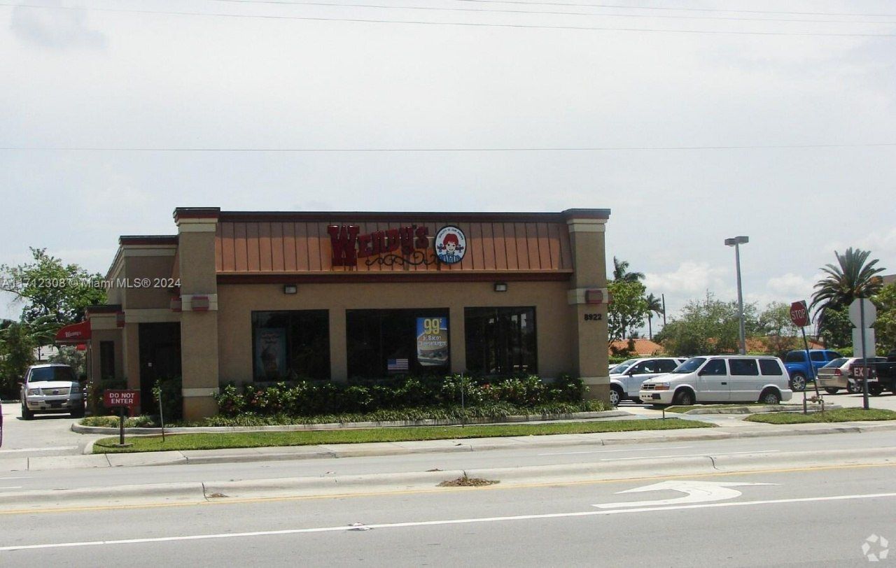 8922 SW 24th St, Miami, FL 33165 Main Photo