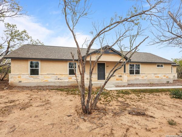 149 Sylas Hayes Loop, Pleasanton, TX 78064